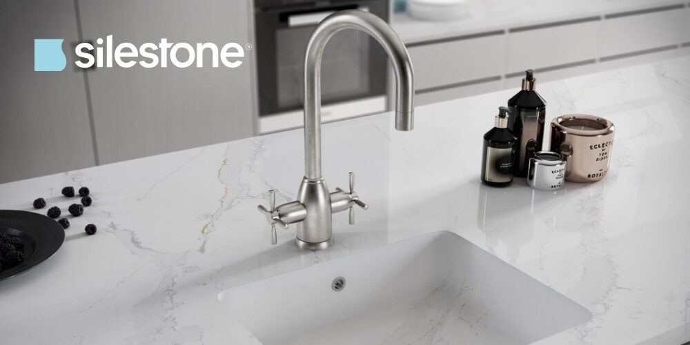 Ideali per l’arredamento moderno: resistenti, antigraffio e facili da mantenere. Non indicati per l’esterno, ma perfetti per top cucina, lavabi e rivestimenti interni.