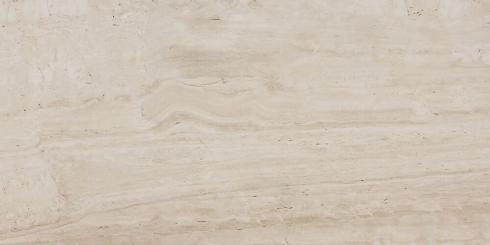 Materiale storico e versatile, adatto sia per interni che per esterni. Il travertino resiste al tempo e agli agenti atmosferici, pur perdendo lucentezza. Disponibili anche versioni colorate di origine persiana.